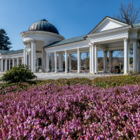 Kolonnade der Karolinaquelle in Marienbad